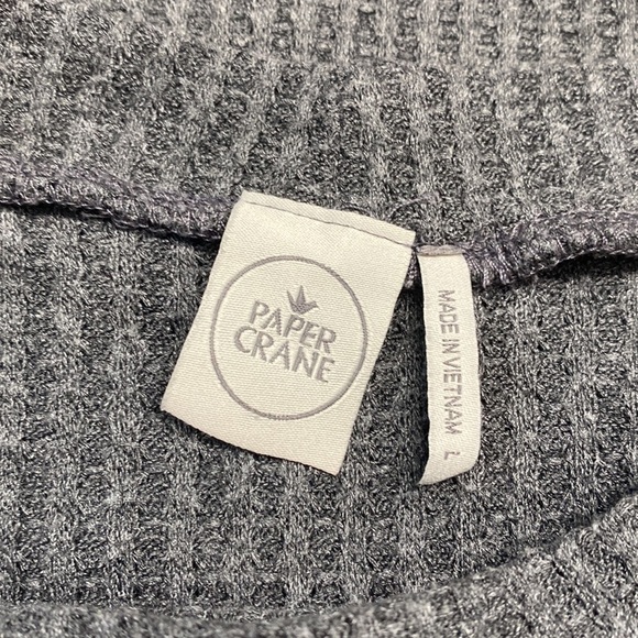 Paper Crane Gray Short Sleeve Top Large - Picture 7 of 8